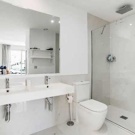 Bel Air - Modern 2br With Terrace, Pool And Close To The