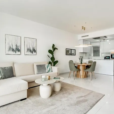 Lejlighed Bel Air - Modern 2br With Terrace, Pool And Close To The
