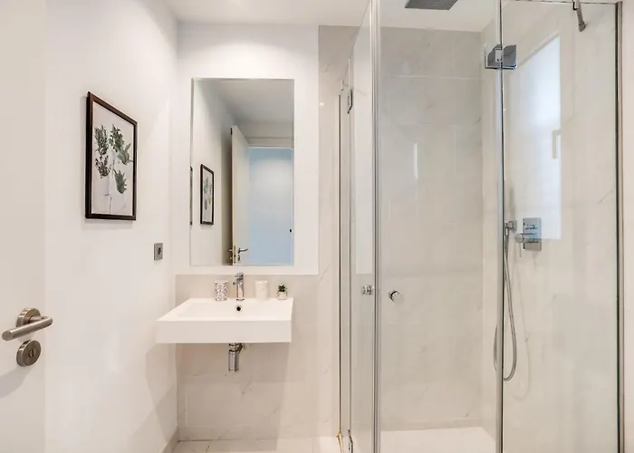 Bel Air - Modern 2br With Terrace, Pool And Close To The 埃斯特波纳