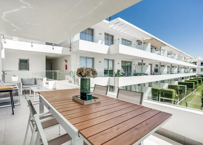 Bel Air - Modern 2br With Terrace, Pool And Close To The 公寓