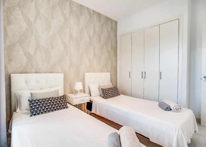 Bel Air - Modern 2br With Terrace, Pool And Close To The * 埃斯特波纳